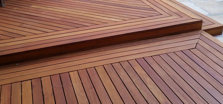 Redwood Decking Material in Palmdale, CA